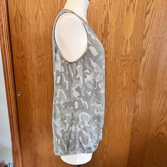 Buckle Gee Gee Sleeveless Camo Tank / Knotted Hem Detail / Size: M - Picture 5 of 7